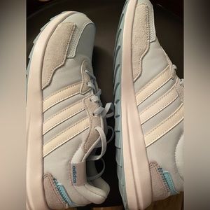 🦋 Adidas Size 8.5 🦋